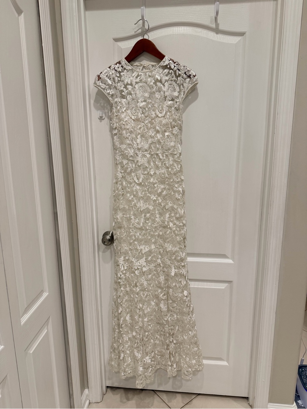 db studio Elegant White Lace Cap-Sleeve Wedding Dress